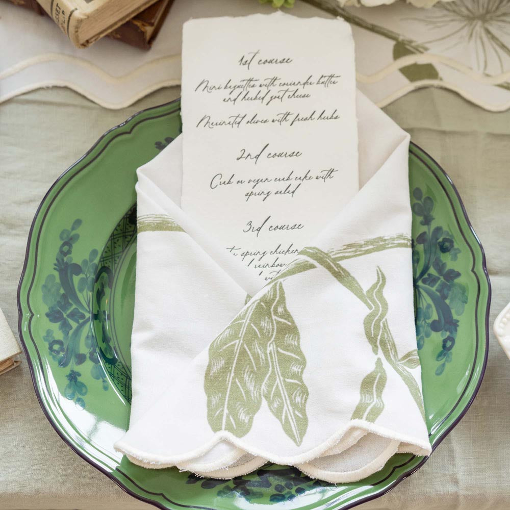 Storytime Dahlias Table Linens Set.