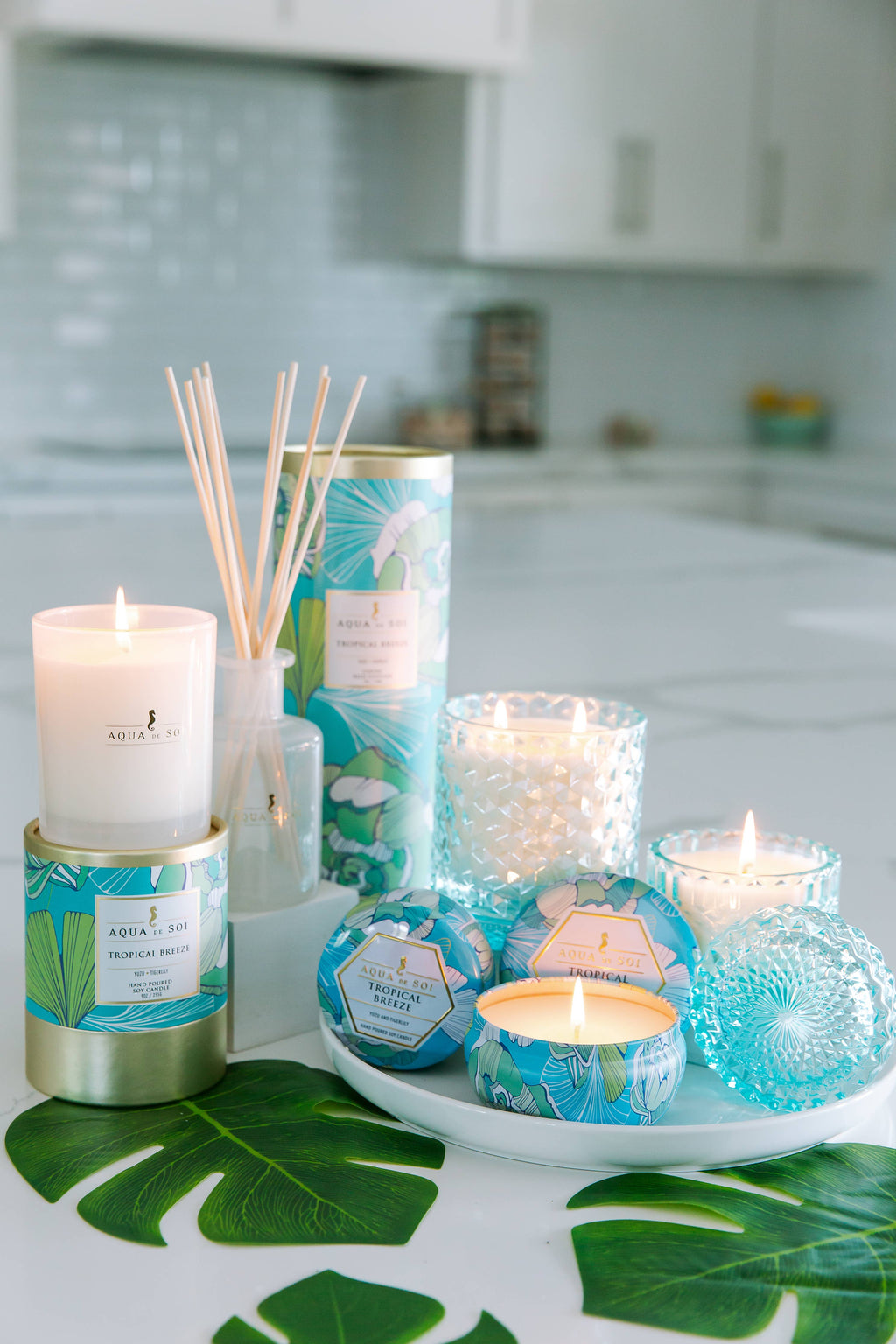 The SOi Company - Tropical Breeze 8oz Petite Shimmer Candle (Light-Blue) l