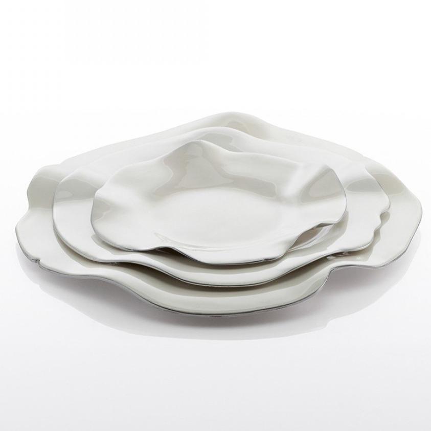 Ruffled Plates by Lunares