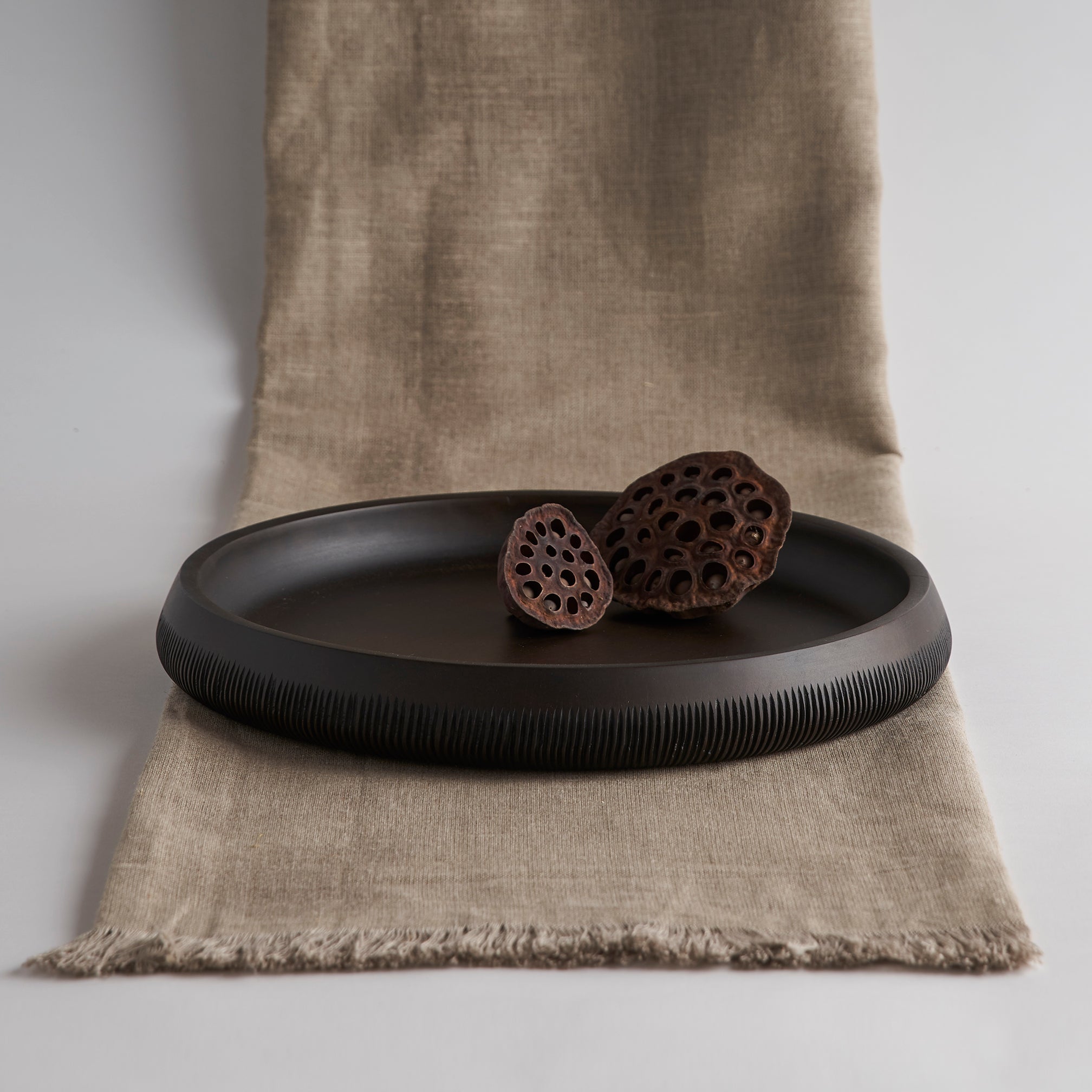 Chiseled Leila Medium Tray