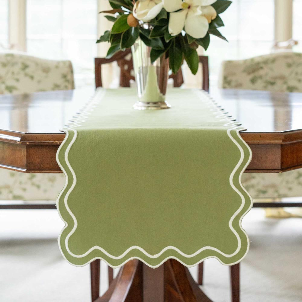 Storytime Dahlias Table Linens Set.