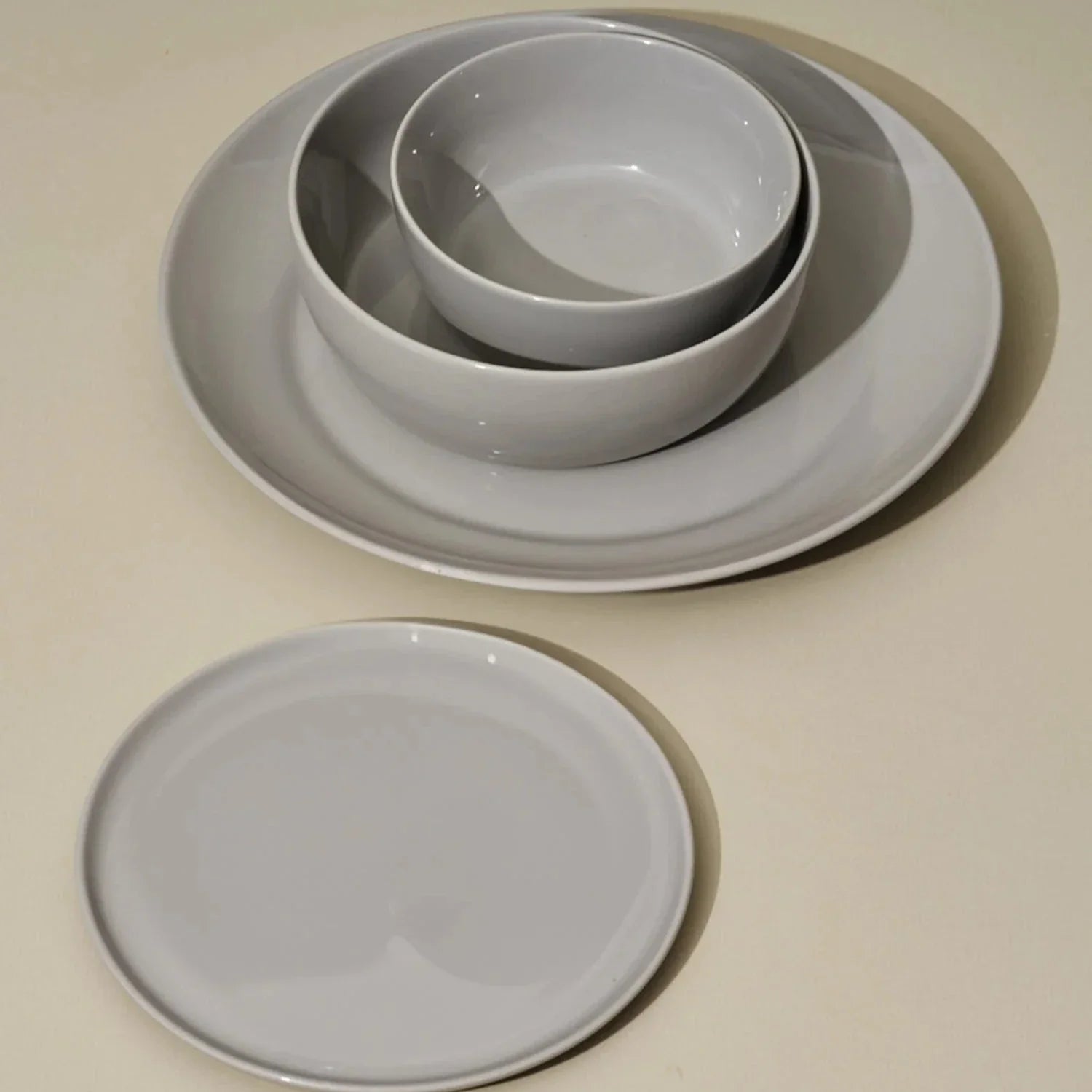 S/4 Wide Rim Dinnerware Set.