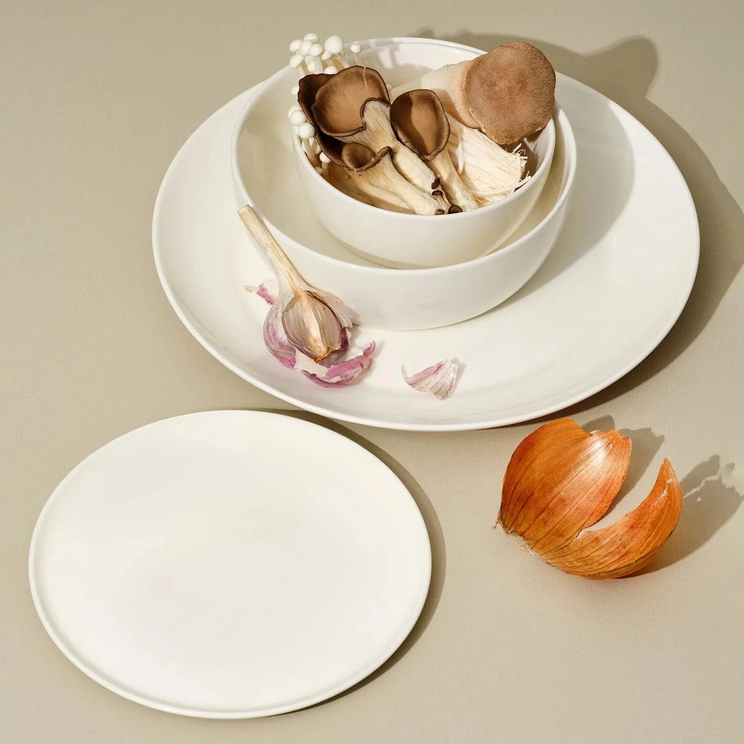 S/4 Wide Rim Dinnerware Set.