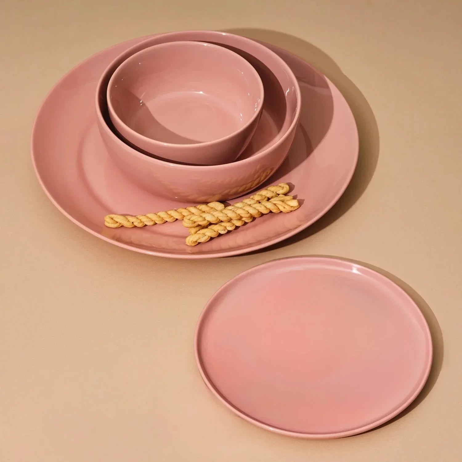 S/4 Wide Rim Dinnerware Set.