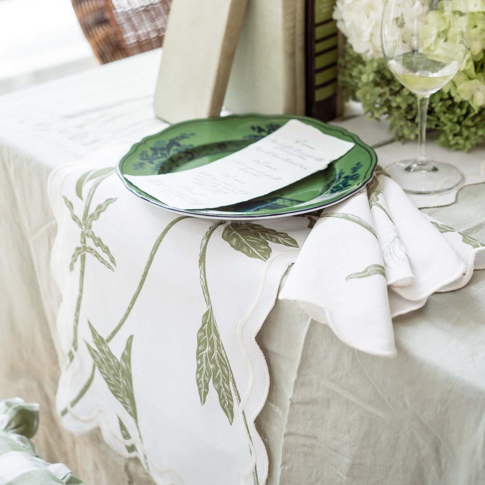 Storytime Dahlias Table Linens Set.
