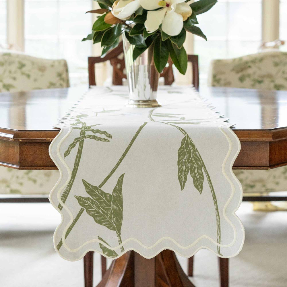 Storytime Dahlias Table Linens Set.